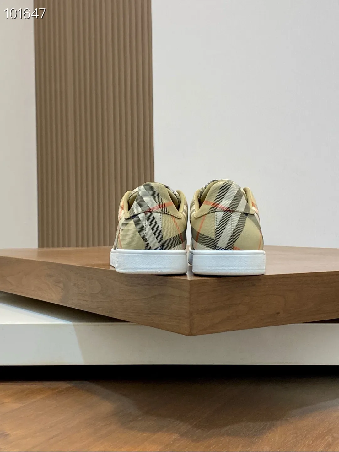Men's Men's Shoes💰400【New Style】🐑🐑𝐁𝐔𝐑𝐁𝐄𝐑𝐑𝐘# Burberry's new war horse plaid casual sneakers, new terrace casual sneakers·Burberry's classic elements, super comfortable shoes··Knight blue anti-slip soles Finally I saw the latest diagonal plaid sneakers, the color is really nice and can be worn with any kind of sneakers. The sneakers are made of cotton blended fabric. Crafted in an Italian workshop, it features a worsted Burberry check pattern. Featuring a mesh lining and checkered laces, the rubber sole features the archive Burberry monogram. From Burberry's iconic collection, these wardrobe staples are interpreted with the brand's signature style. The round toe and tongue are embellished with the Equestrian Knight logo (EKD) label, leather insole, and the sole is embellished with the Burberry letter logo size: 38-44 (customized for 45 and 46)